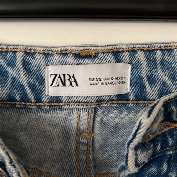 Zara high rise raw hem light wash straight leg jeans - Picture 3 of 4